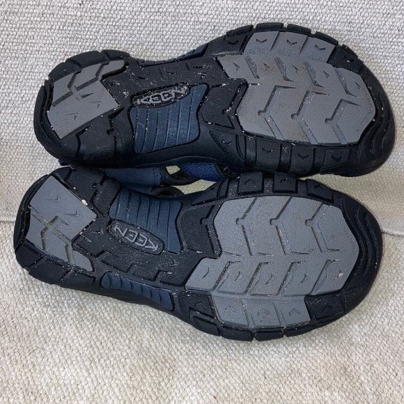 Keen men’s size 7.5 (8.5 women’s)  Blue rubber Sandals - Picture 6 of 16
